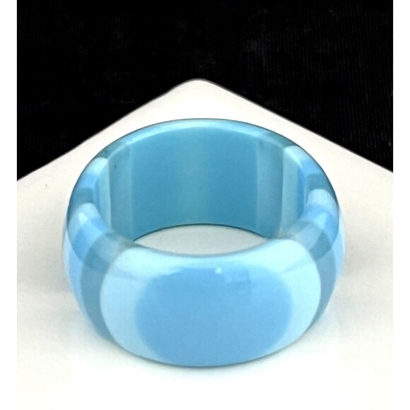 Vintage Lucite Ring Size 7.5 Blue & Translucent Striped Retro  13S - Picture 3 of 4